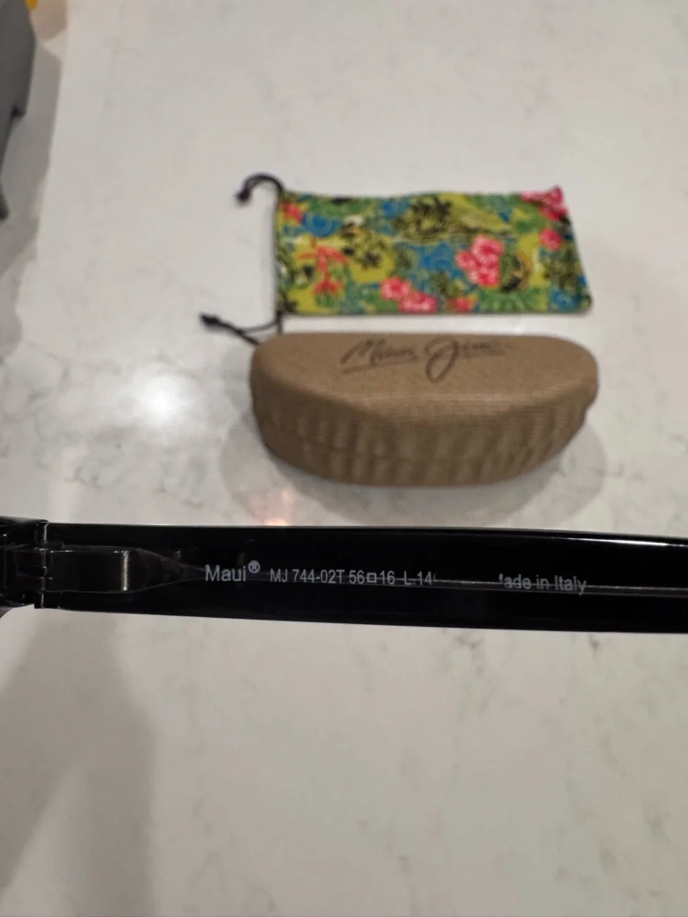 Maui Jim Women's Black to Brown Gradient Frame Sunglasses with Case & Pouch - Picture 4 of 12